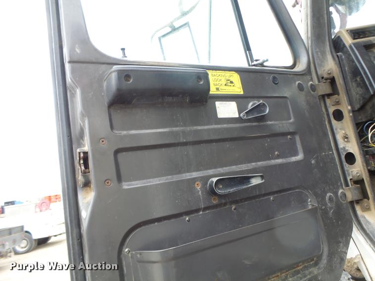 image for item DA3278 1995 International 4800 digger derrick truck