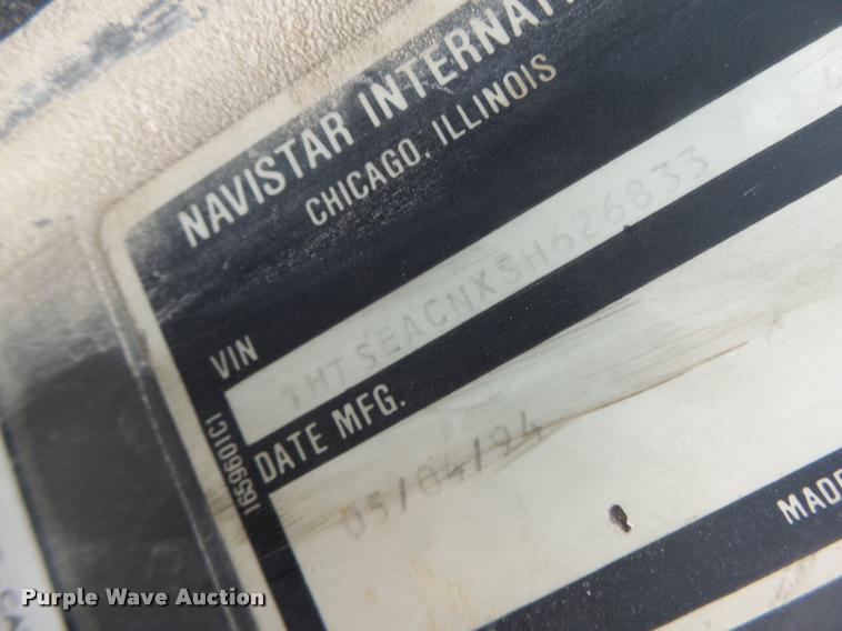 image for item DA3278 1995 International 4800 digger derrick truck