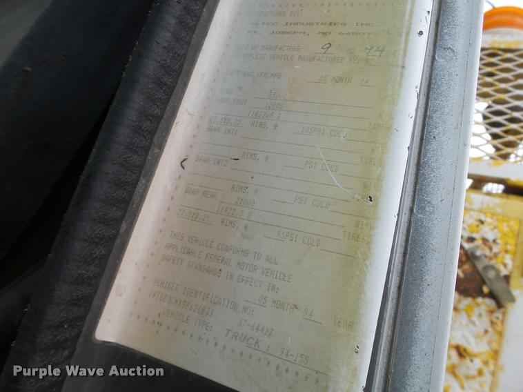 image for item DA3278 1995 International 4800 digger derrick truck