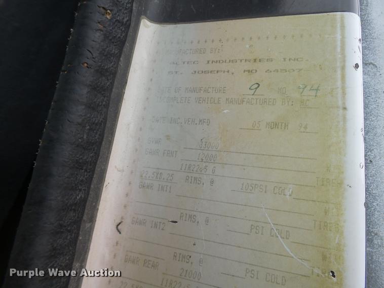 image for item DA3278 1995 International 4800 digger derrick truck