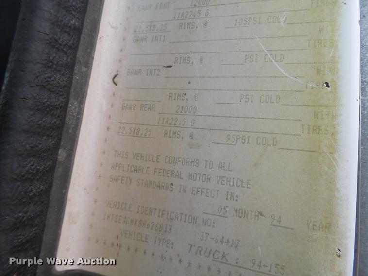 image for item DA3278 1995 International 4800 digger derrick truck