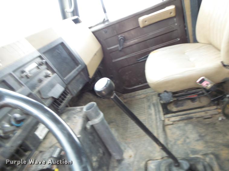 image for item DA3278 1995 International 4800 digger derrick truck