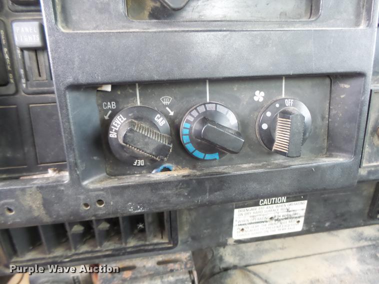 image for item DA3278 1995 International 4800 digger derrick truck