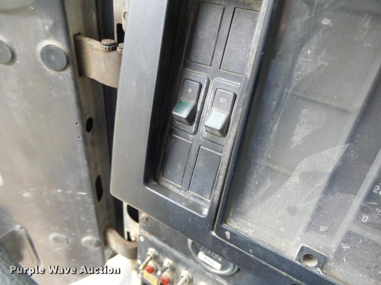 image for item DA3278 1995 International 4800 digger derrick truck