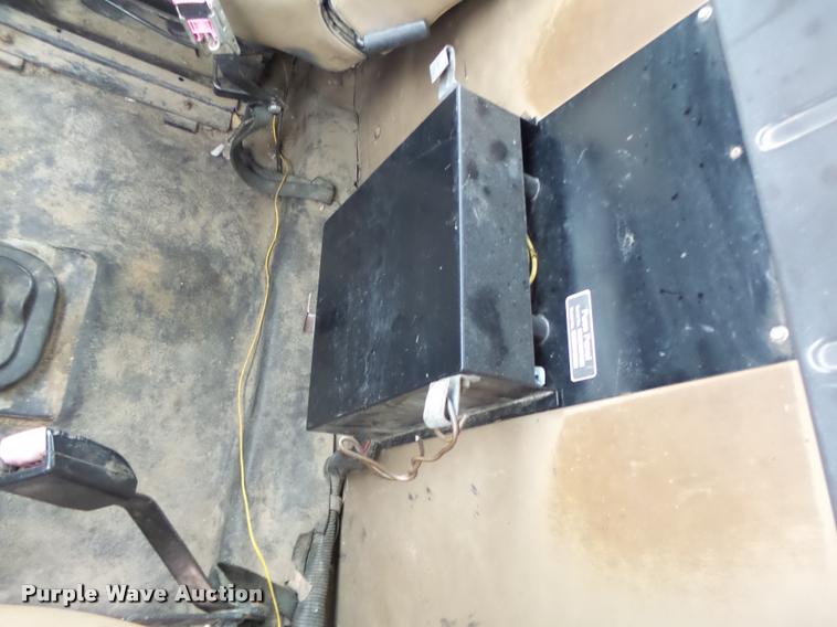 image for item DA3278 1995 International 4800 digger derrick truck