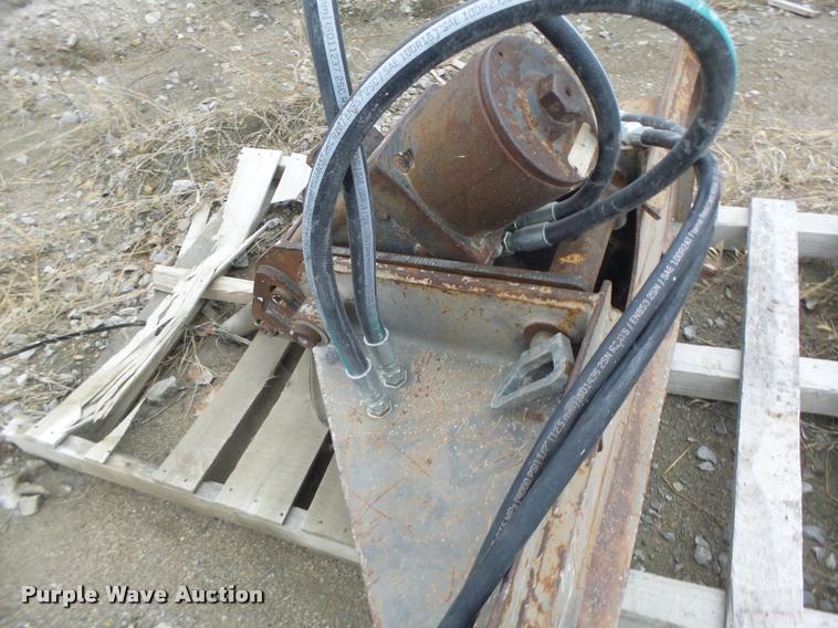 image for item DA3279 Melroe Bobcat 2500 breaker