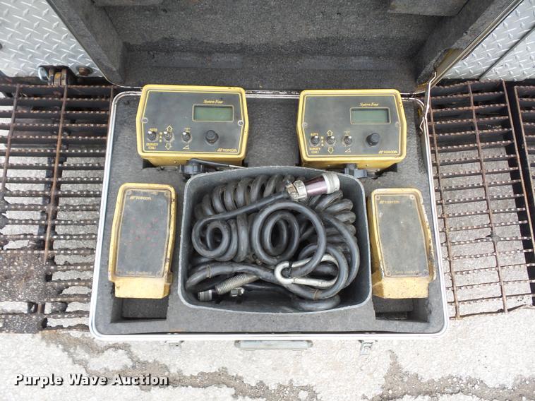 image for item DA5855 2000 Caterpillar AP-650B paver