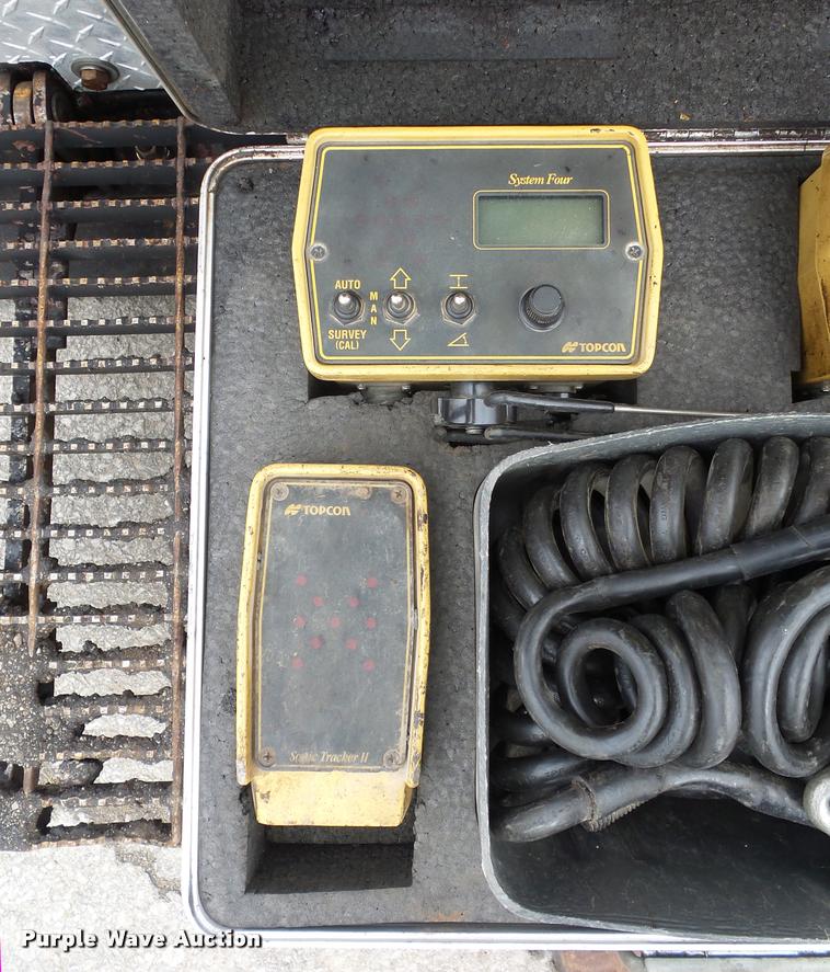 image for item DA5855 2000 Caterpillar AP-650B paver