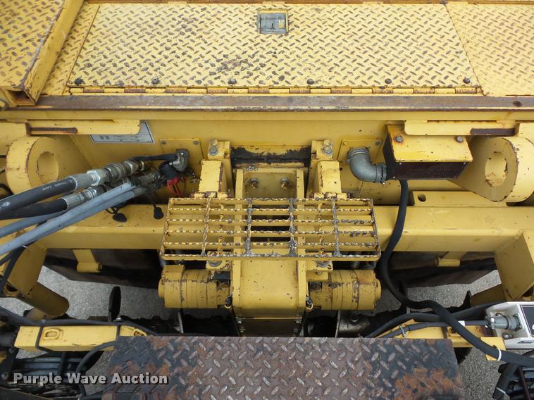image for item DA5855 2000 Caterpillar AP-650B paver