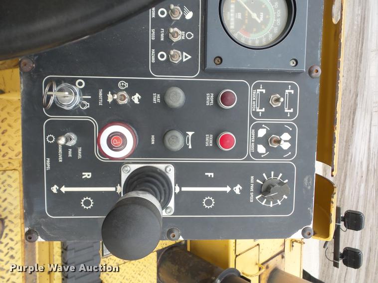 image for item DA5855 2000 Caterpillar AP-650B paver