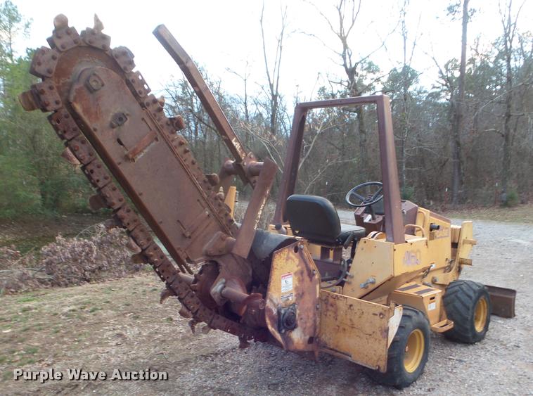 image for item DA7520 1994 Case 460 trencher