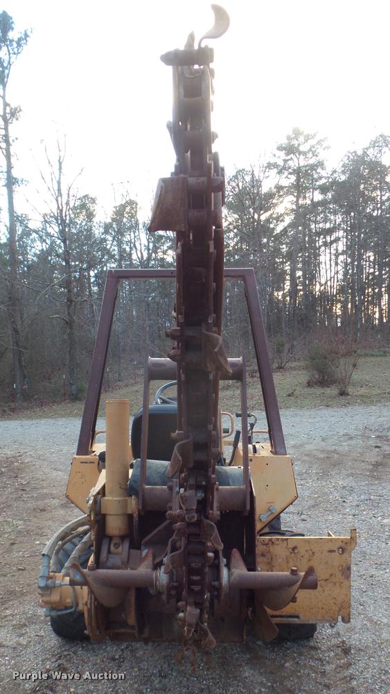 image for item DA7520 1994 Case 460 trencher