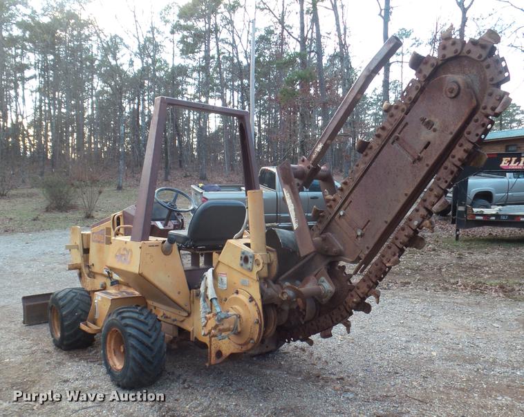 image for item DA7520 1994 Case 460 trencher