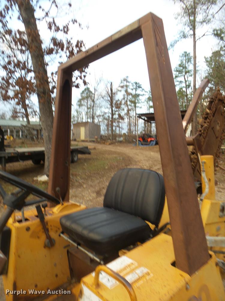 image for item DA7520 1994 Case 460 trencher