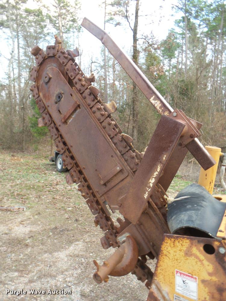 image for item DA7520 1994 Case 460 trencher