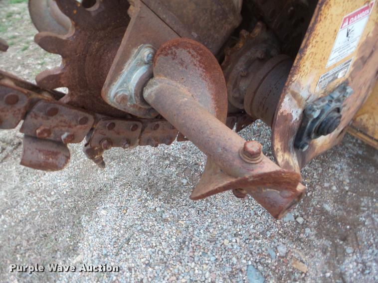 image for item DA7520 1994 Case 460 trencher