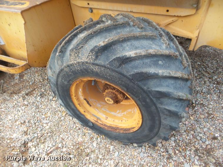 image for item DA7520 1994 Case 460 trencher