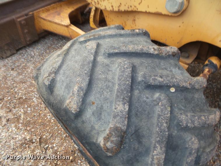 image for item DA7520 1994 Case 460 trencher