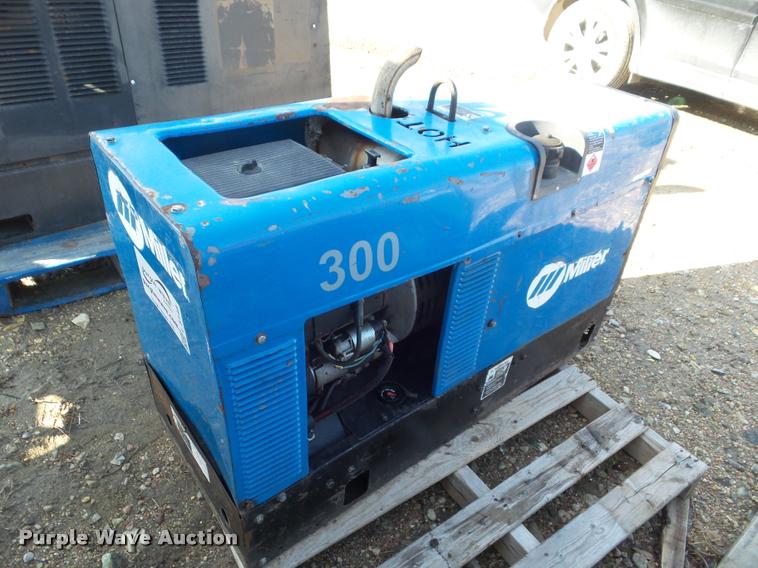 image for item DA7554 Miller Bobcat 225 NT welder/generator