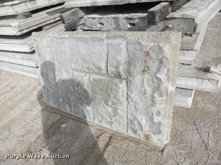 image for item DA9312 Approximately 250 Ashlar Stone retaining wall blocks