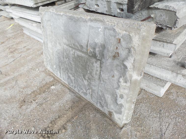 image for item DA9312 Approximately 250 Ashlar Stone retaining wall blocks