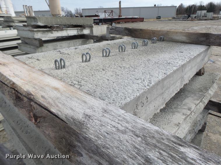 image for item DA9312 Approximately 250 Ashlar Stone retaining wall blocks