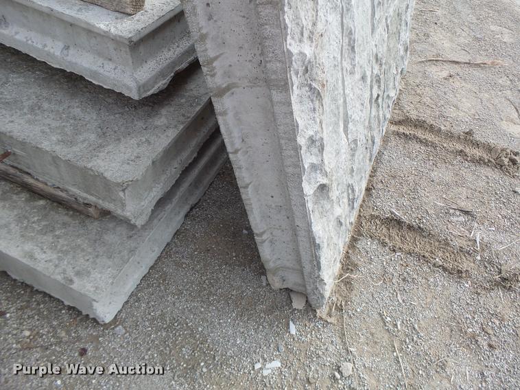 image for item DA9312 Approximately 250 Ashlar Stone retaining wall blocks