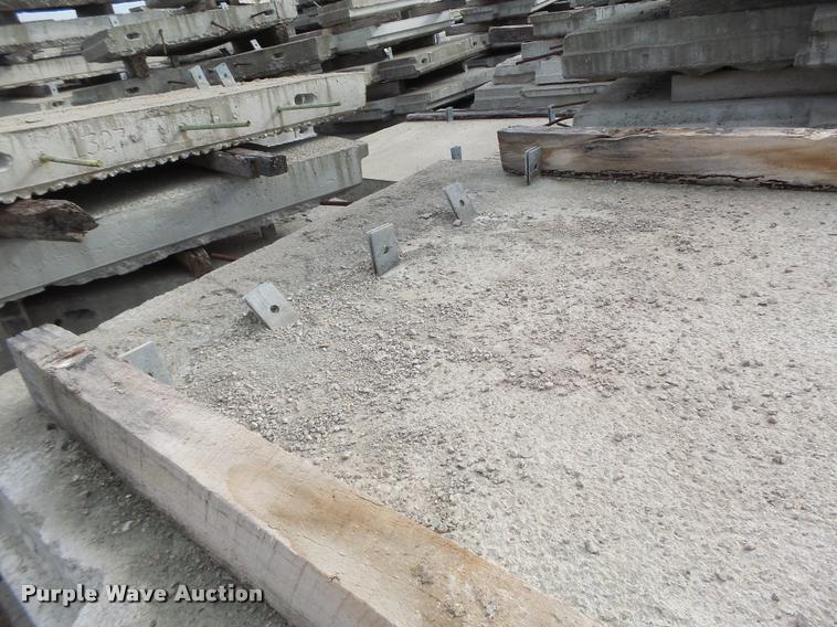 image for item DA9314 Approximately 200 Ashlar Stone retaining wall blocks