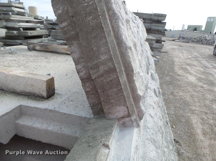 image for item DA9315 Approximately 200 Ashlar Stone retaining wall blocks