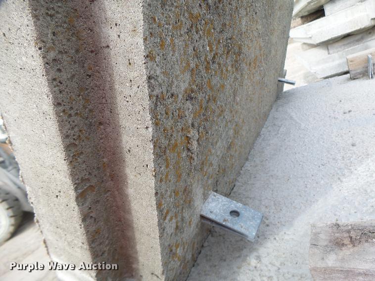 image for item DA9315 Approximately 200 Ashlar Stone retaining wall blocks