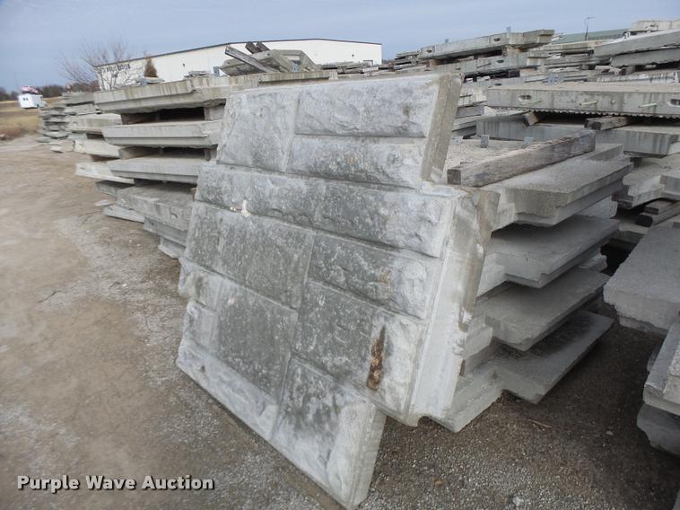 image for item DA9316 Approximately 200 Ashlar Stone retaining wall blocks