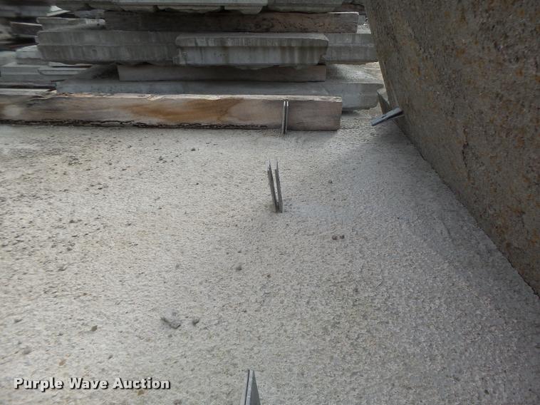 image for item DA9317 Approximately 200 Ashlar Stone retaining wall blocks