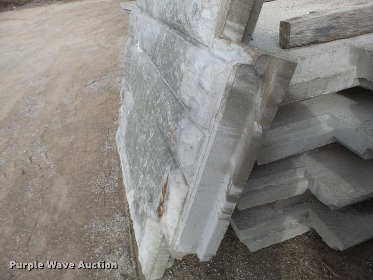 image for item DA9317 Approximately 200 Ashlar Stone retaining wall blocks