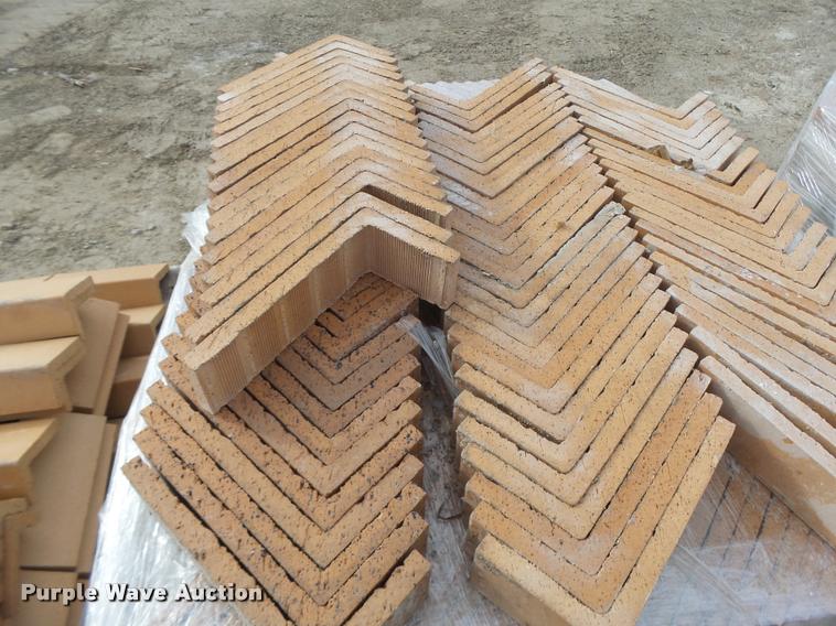 image for item DA9322 Approximately 7 pallets Endicott desert iron spot light