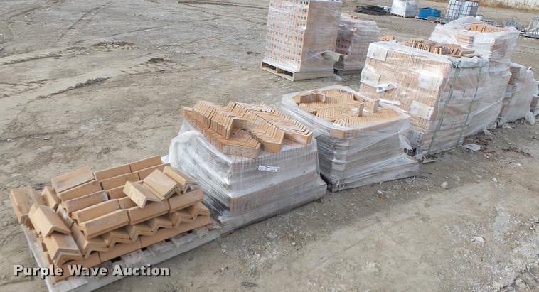 image for item DA9322 Approximately 7 pallets Endicott desert iron spot light