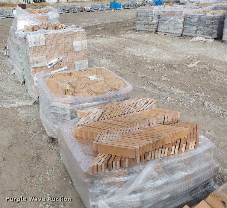 image for item DA9322 Approximately 7 pallets Endicott desert iron spot light