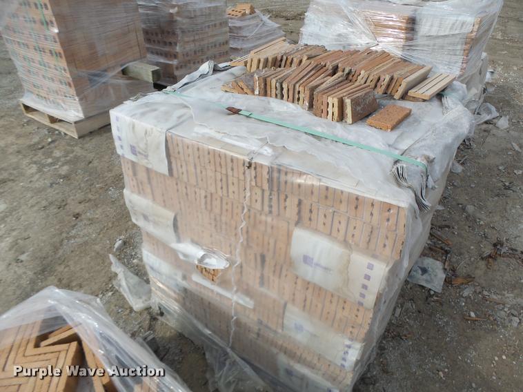 image for item DA9322 Approximately 7 pallets Endicott desert iron spot light