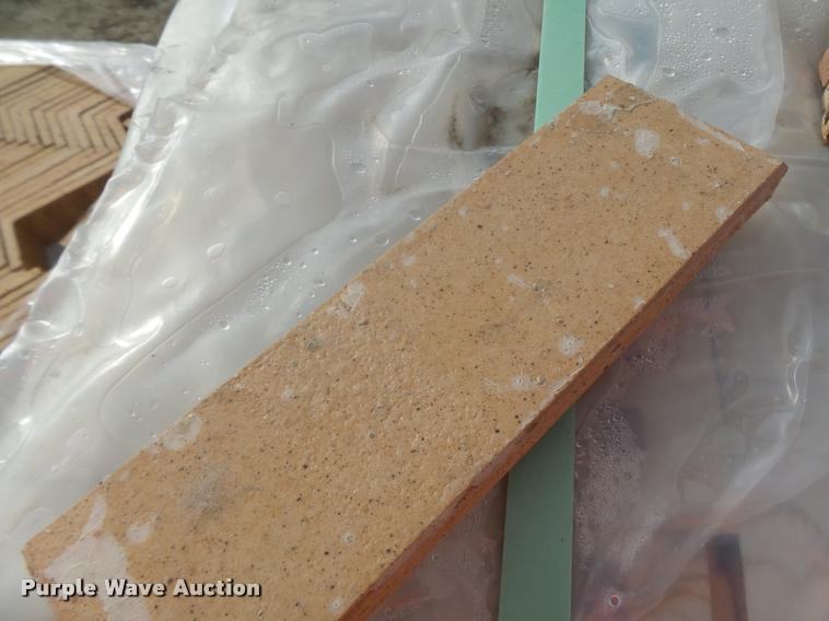 image for item DA9322 Approximately 7 pallets Endicott desert iron spot light