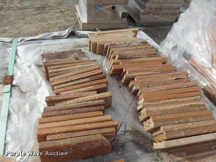 image for item DA9322 Approximately 7 pallets Endicott desert iron spot light