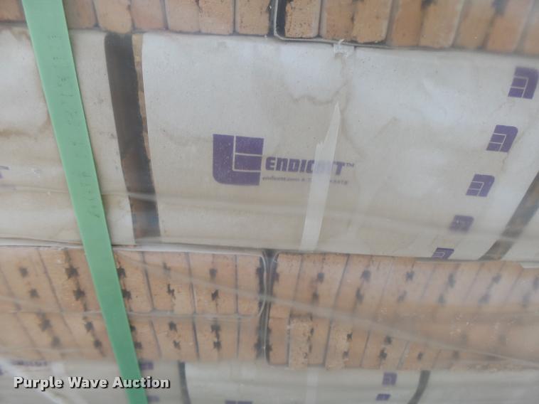 image for item DA9322 Approximately 7 pallets Endicott desert iron spot light