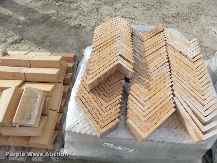 image for item DA9322 Approximately 7 pallets Endicott desert iron spot light