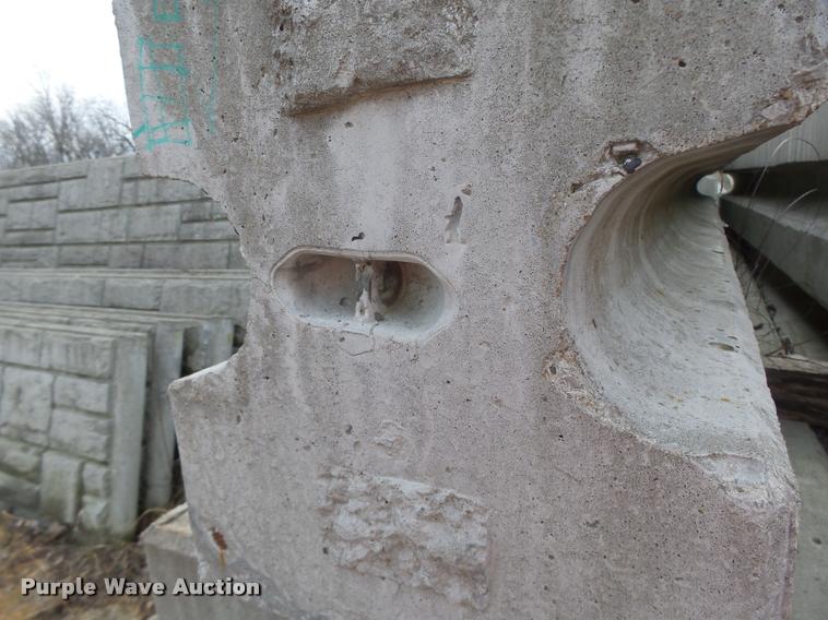 image for item DA9324 Approximately 25 sound board smooth wall columns