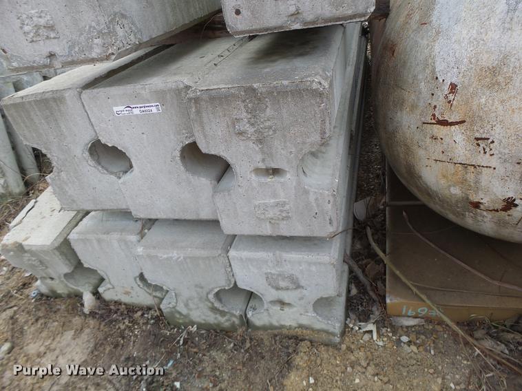 image for item DA9324 Approximately 25 sound board smooth wall columns