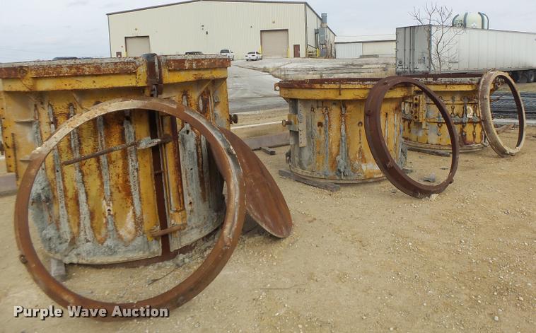 image for item DA9340 (3) manhole base forms