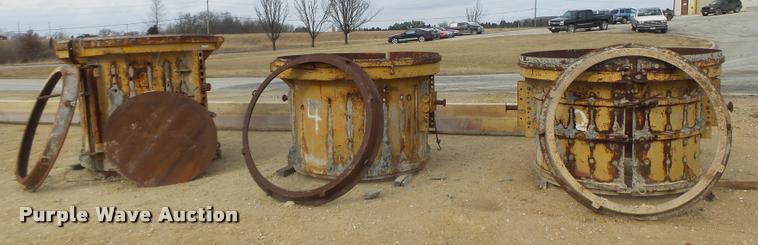 image for item DA9340 (3) manhole base forms