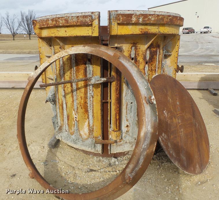 image for item DA9340 (3) manhole base forms