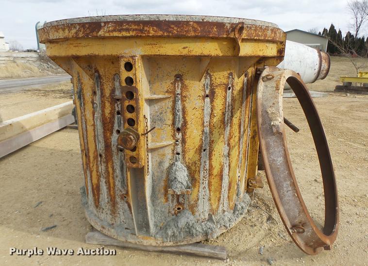 image for item DA9340 (3) manhole base forms