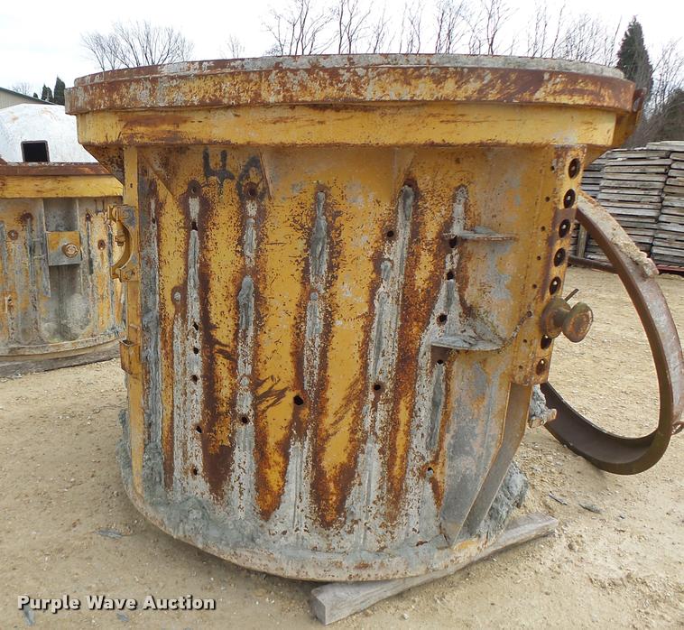 image for item DA9340 (3) manhole base forms