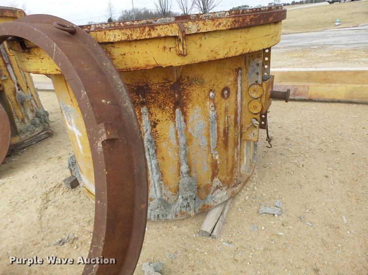 image for item DA9340 (3) manhole base forms