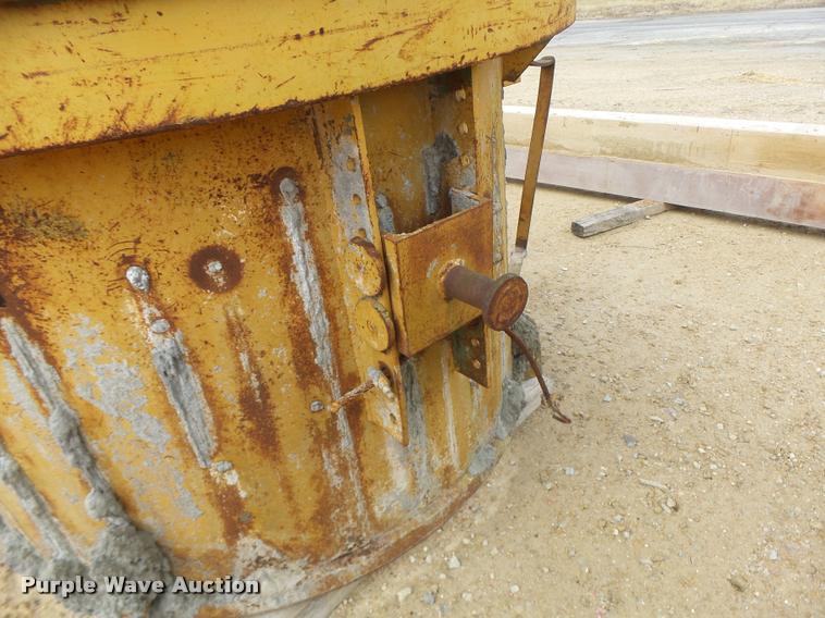 image for item DA9340 (3) manhole base forms